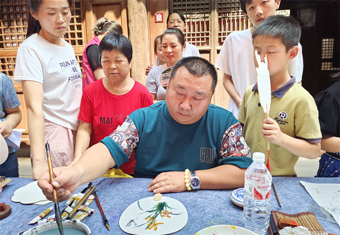 协会老师书画演示.jpg 协会老师书画演示.jpg