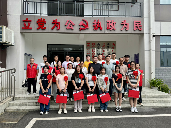 活动照片.jpg 活动照片.jpg