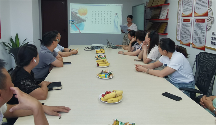 员工现场咏颂中秋诗词.jpg 员工现场咏颂中秋诗词.jpg