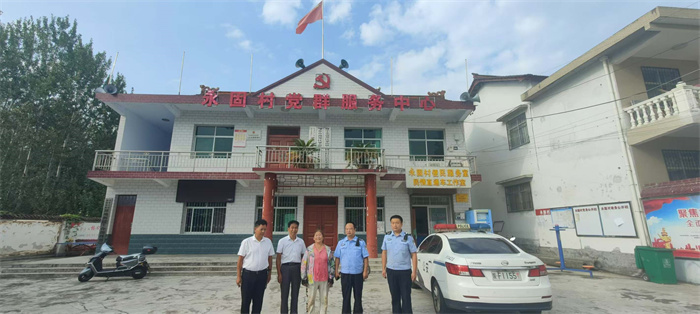 洪某某与寻找她的永固村干部以及汉台区东关派出所的干警.jpg 洪某某与寻找她的永固村干部以及汉台区东关派出所的干警.jpg