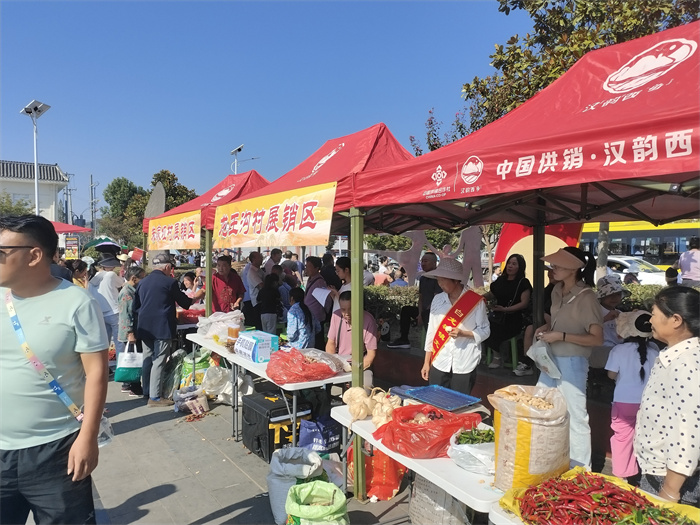 展销区图片.jpg 展销区图片.jpg