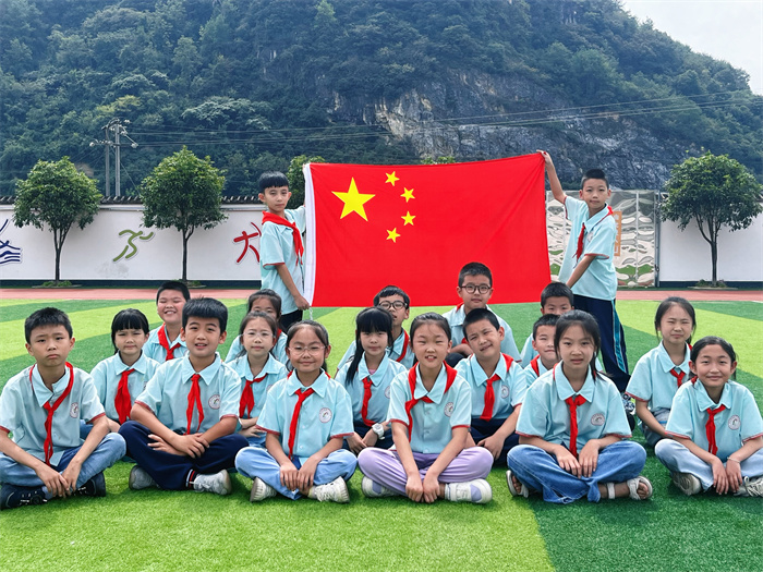 国旗合影10.jpg 国旗合影10.jpg