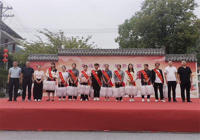 表彰十星级文明户和好婆婆好儿媳02.jpg 表彰十星级文明户和好婆婆好儿媳02.jpg