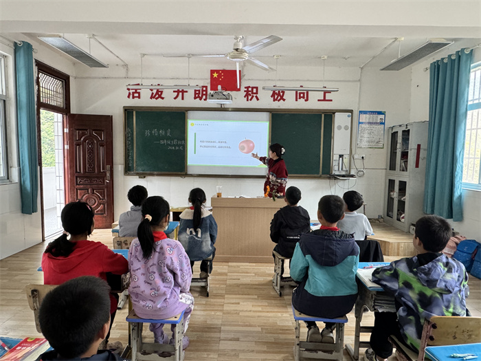 主题班会.jpg 主题班会.jpg