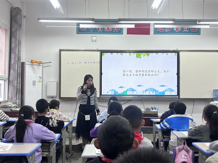黄春艳老师思政课堂展示活动现场.png 黄春艳老师思政课堂展示活动现场.png