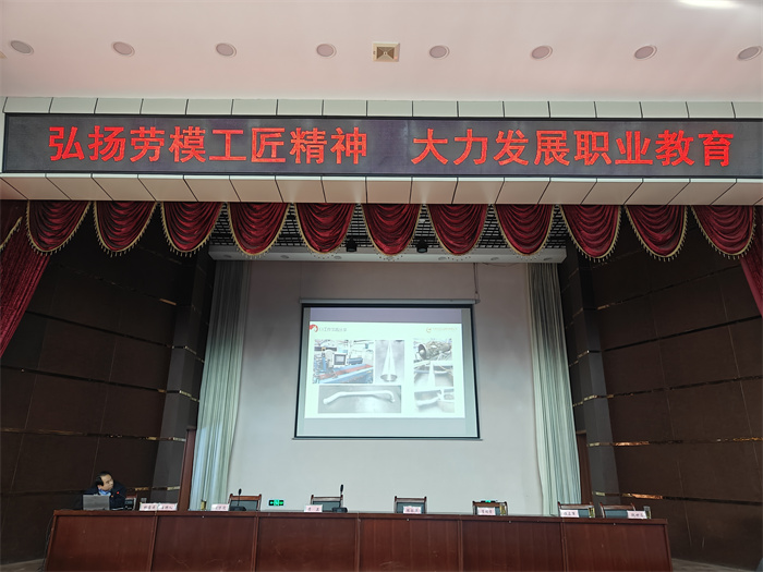 劳模进校园3.jpg 劳模进校园3.jpg