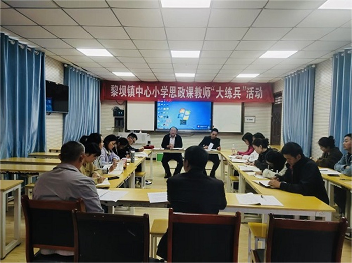 思政课研讨现场.jpg 思政课研讨现场.jpg