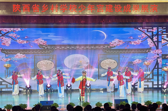 城关小学乡村学校少年宫汉调桄桄戏曲社团在陕西省乡村学校少年宫建设成果展演活动上表演原创戏曲节目《汉调流韵》.jpg 城关小学乡村学校少年宫汉调桄桄戏曲社团在陕西省乡村学校少年宫建设成果展演活动上表演原创戏曲节目《汉调流韵》.jpg