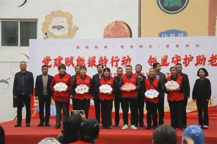 志愿者同台 活动仪式正式启动.jpg 志愿者同台 活动仪式正式启动.jpg