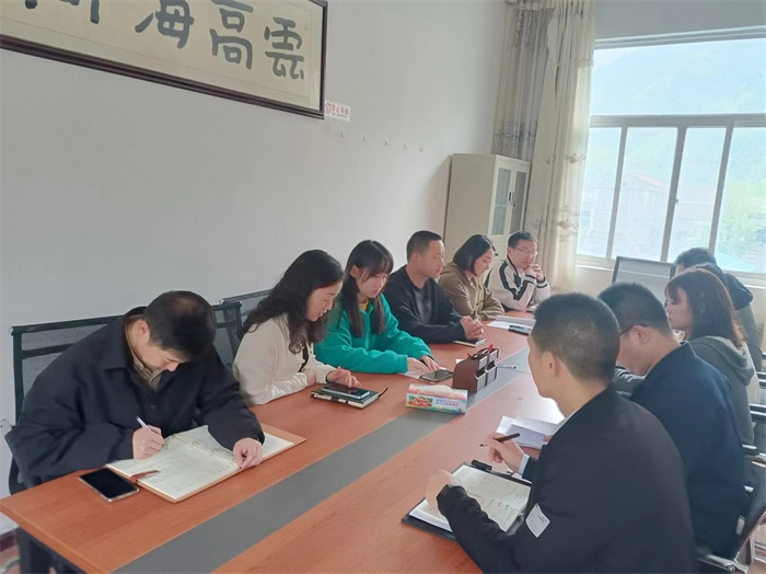 青年干部头脑风暴.jpg 青年干部头脑风暴.jpg