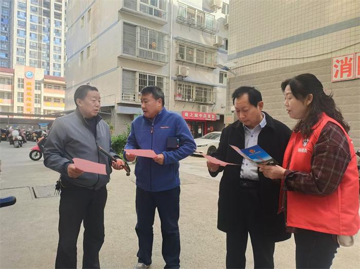 网格员走访.jpg 网格员走访.jpg