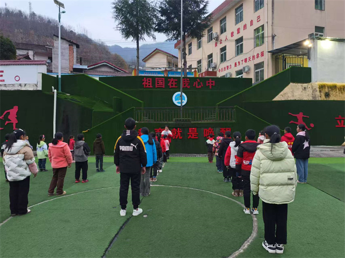国旗下讲话.jpg 国旗下讲话.jpg
