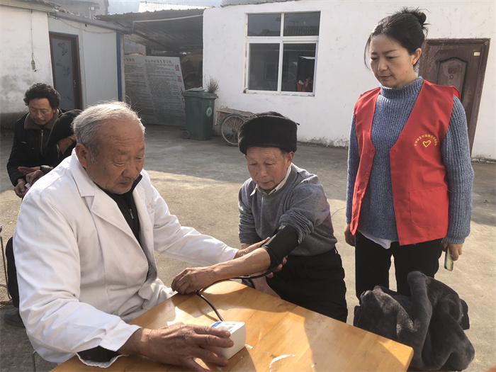 活动照片 (1).jpg 活动照片 (1).jpg