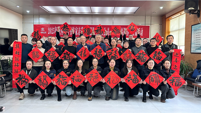 活动合影.jpg 活动合影.jpg