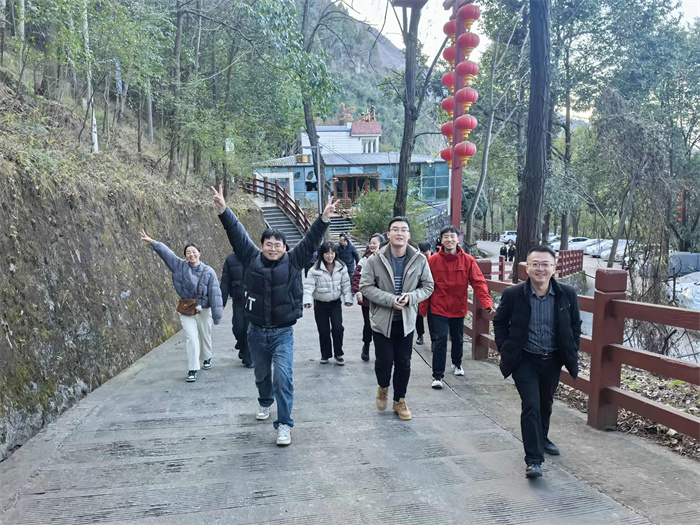 健步走.jpg 健步走.jpg