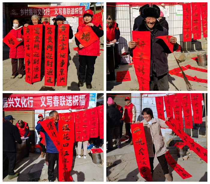 拿到心仪春联的村民笑容绽放.jpg 拿到心仪春联的村民笑容绽放.jpg