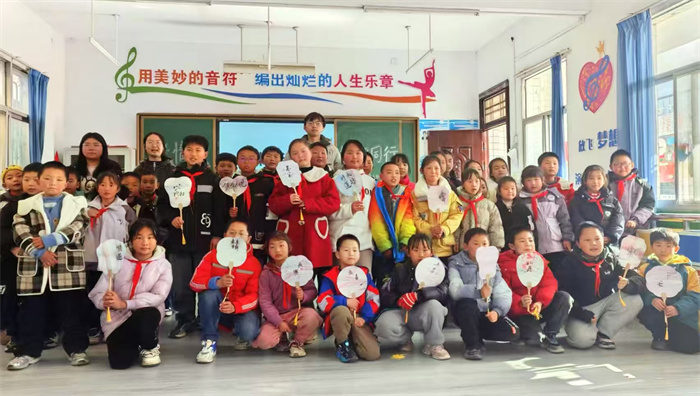合影留念1.jpg 合影留念1.jpg