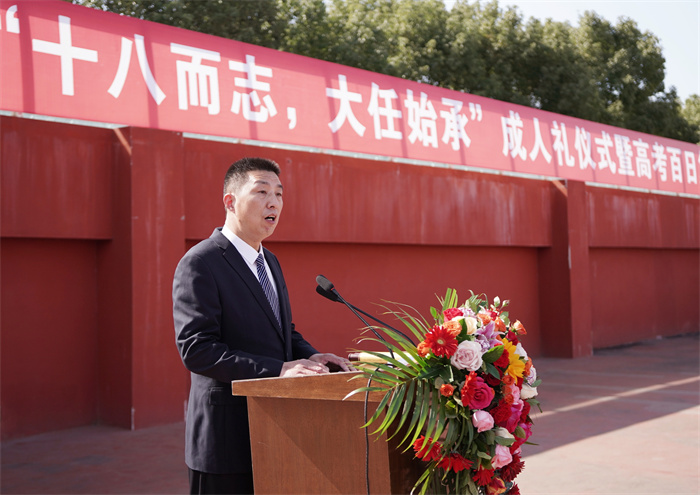 1.校党总支书记龙昌兴致辞.jpg 1.校党总支书记龙昌兴致辞.jpg