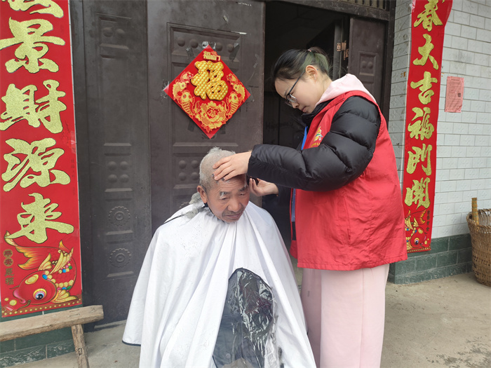 活动照片 (4).jpg 活动照片 (4).jpg