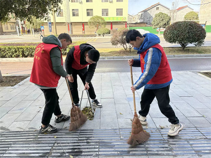 学生志愿者清扫街道.jpg 学生志愿者清扫街道.jpg