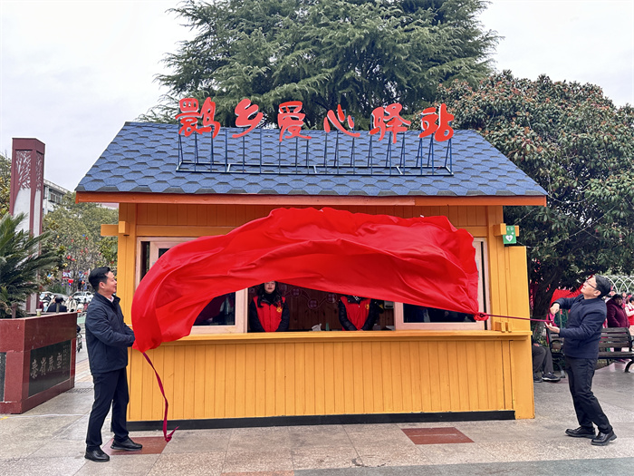领导揭牌.jpg 领导揭牌.jpg