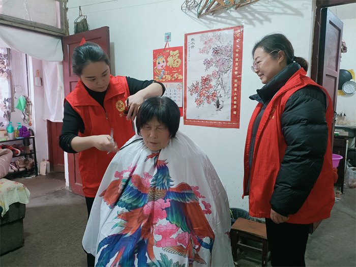 城内街社区开展义剪志愿活动.jpg 城内街社区开展义剪志愿活动.jpg