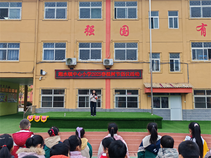 向全校师生发出了植树节倡议.jpg 向全校师生发出了植树节倡议.jpg