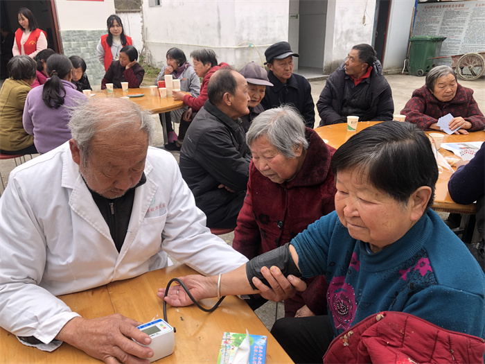 活动照片 (2).jpg 活动照片 (2).jpg