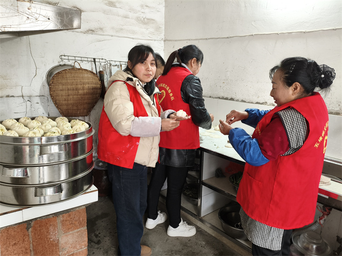 活动照片 (3).jpg 活动照片 (3).jpg