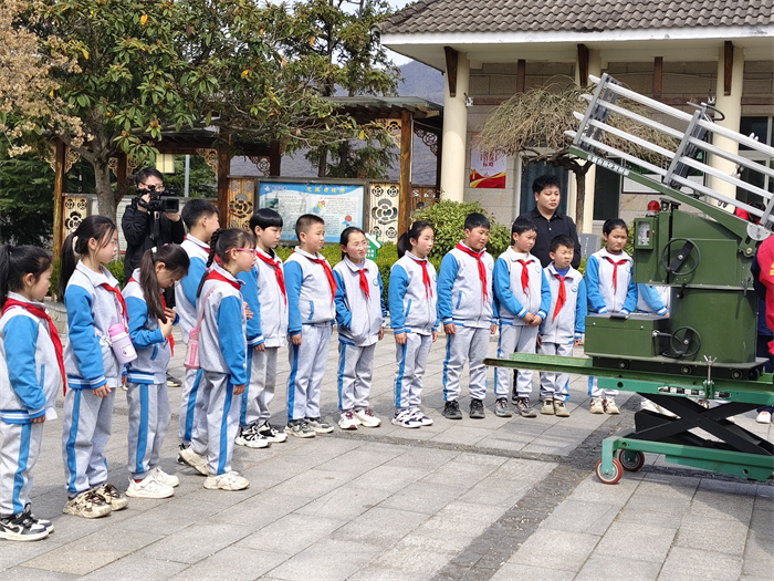 参观活动照片3.jpg 参观活动照片3.jpg