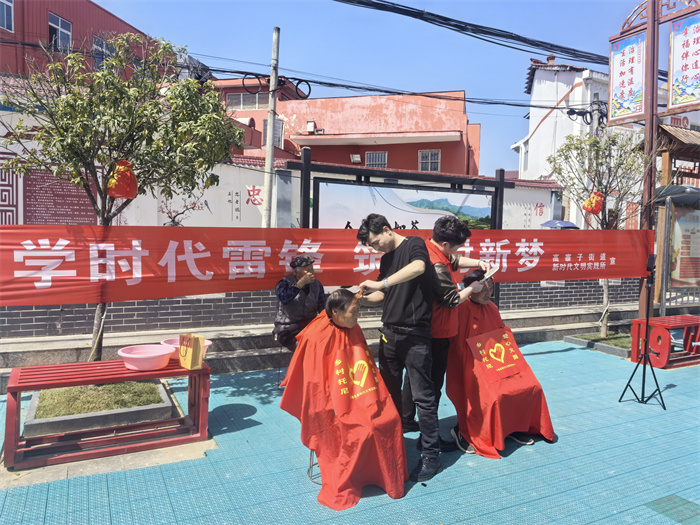 肖家坝村爱心义剪照片.jpg 肖家坝村爱心义剪照片.jpg