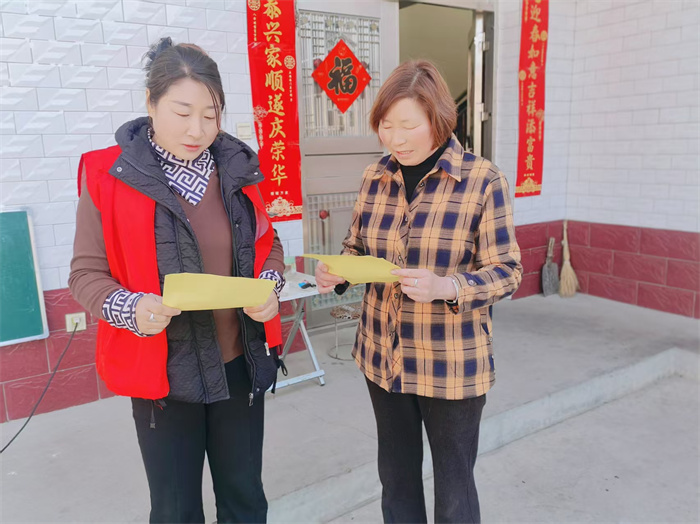 志愿者入户宣讲(二).jpg 志愿者入户宣讲(二).jpg