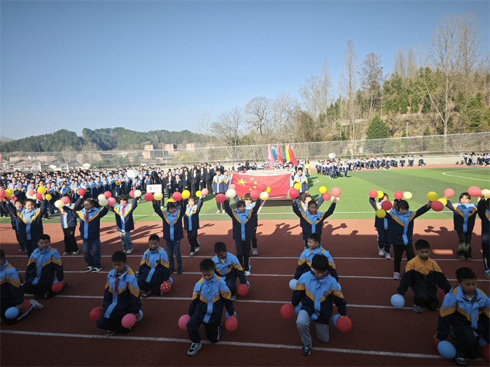 运动会开幕式1.jpg 运动会开幕式1.jpg