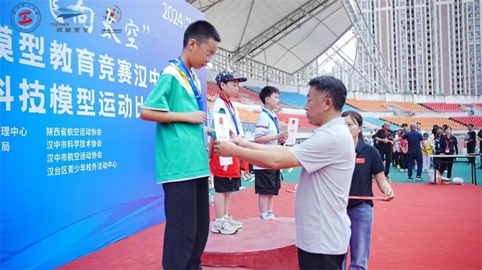 2024年7月10日,汉台区铺镇中心小学在陕西省青少年航空航天模型教育竞赛汉中分站赛暨汉中市第五届科技模型运动比赛中获得金、银、铜牌各1枚。.png 2024年7月10日,汉台区铺镇中心小学在陕西省青少年航空航天模型教育竞赛汉中分站赛暨汉中市第五届科技模型运动比赛中获得金、银、铜牌各1枚。.png