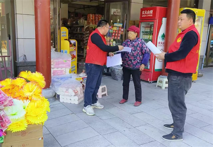 图片说明:3月28日,华阳镇志愿者走进祭祀用品售卖点进行文明劝导.jpg 图片说明:3月28日,华阳镇志愿者走进祭祀用品售卖点进行文明劝导.jpg