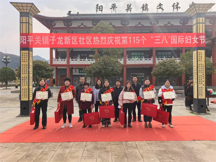 表彰优秀志愿者.png 表彰优秀志愿者.png