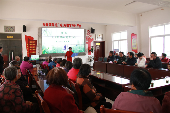 快板表演.jpg 快板表演.jpg