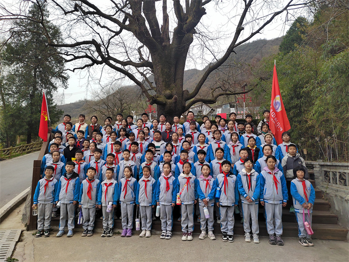 中高学生合影.jpg 中高学生合影.jpg