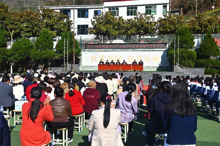 家长会全校大会.jpg 家长会全校大会.jpg