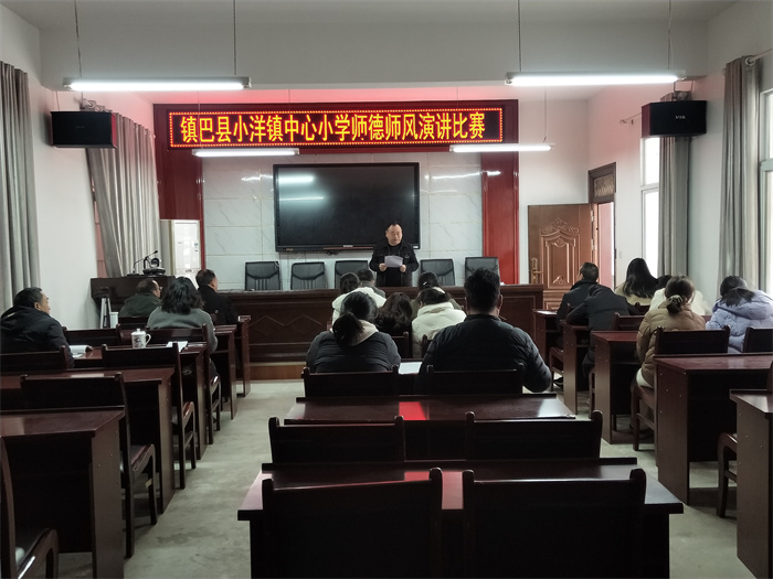 演讲现场.jpg 演讲现场.jpg