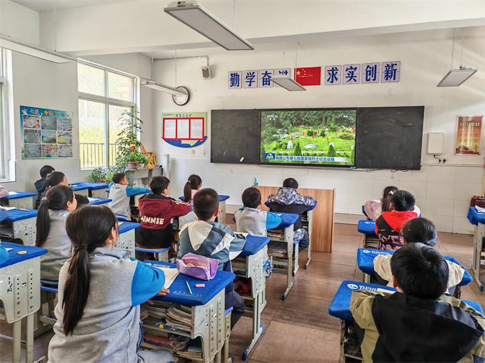 主题班会4.jpg 主题班会4.jpg