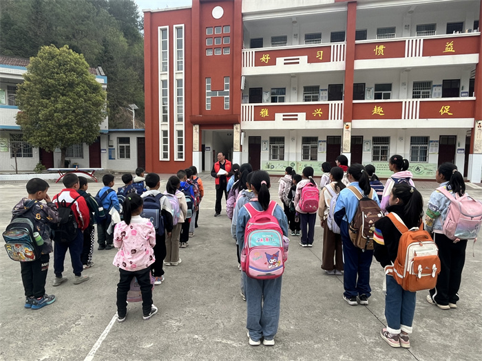 活动照片1.jpg 活动照片1.jpg