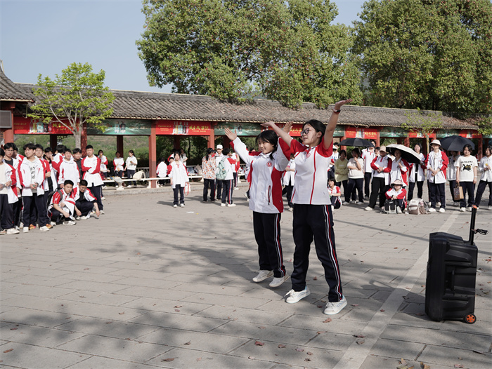 3.学生文艺表演.jpg 3.学生文艺表演.jpg