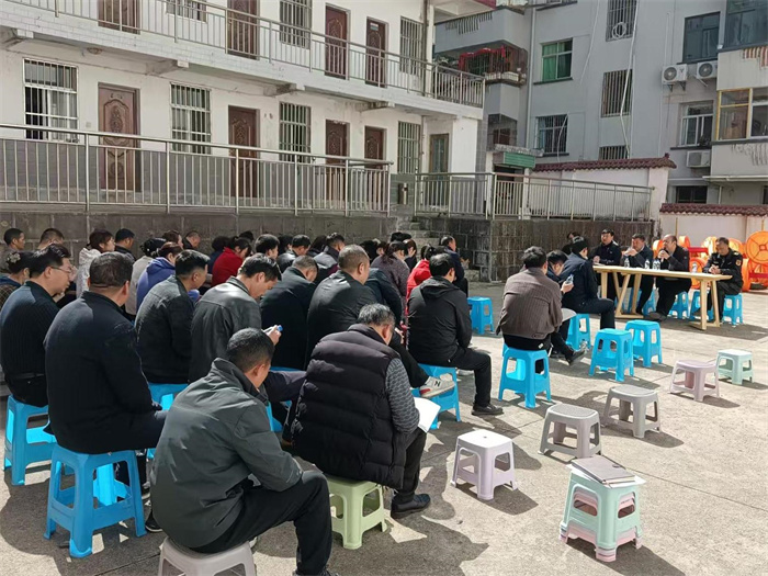 群众座谈会.jpg 群众座谈会.jpg