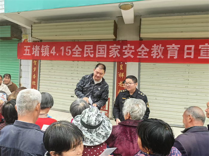 活动照片 (3).jpg 活动照片 (3).jpg