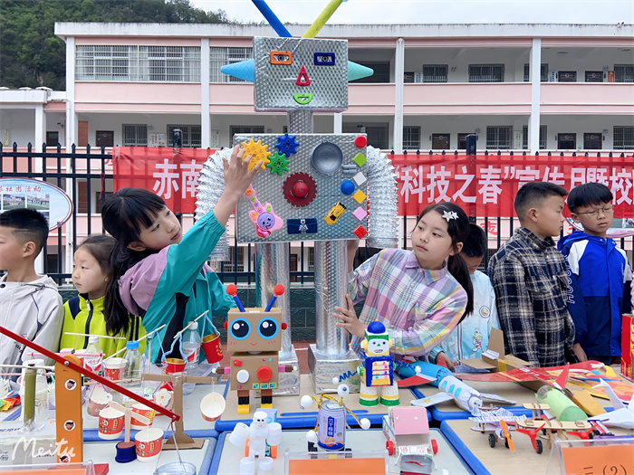 作品讲解现场.jpg 作品讲解现场.jpg