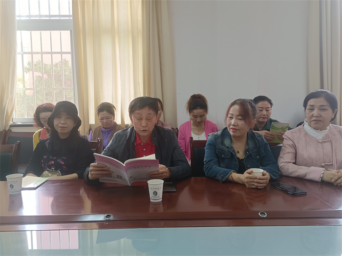 “书香润心灵 共读促和谐”读书活动 (2).jpg “书香润心灵 共读促和谐”读书活动 (2).jpg