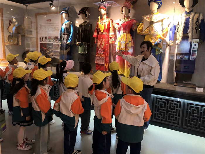 羌文化服饰参观1.jpg 羌文化服饰参观1.jpg
