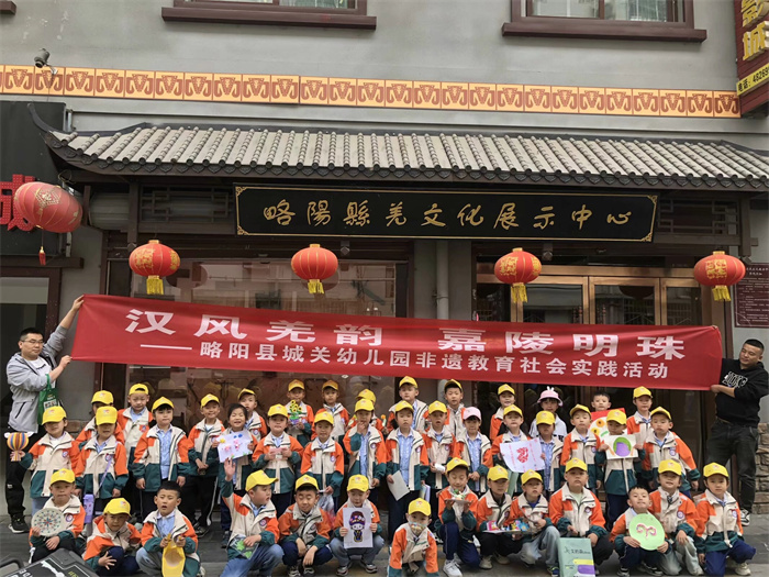 羌文化展示中心合影.jpg 羌文化展示中心合影.jpg