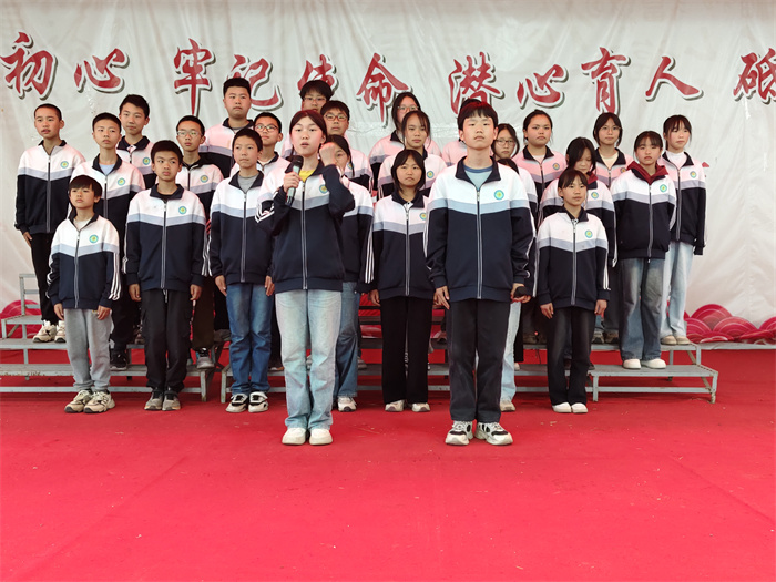 七(1)班《黄河颂》.jpg 七(1)班《黄河颂》.jpg